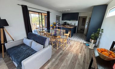 Parcela con 2 Casas y Vista Despejada en Campo Mar IV