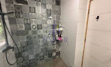 Parcela con 2 Casas y Vista Despejada en Campo Mar IV