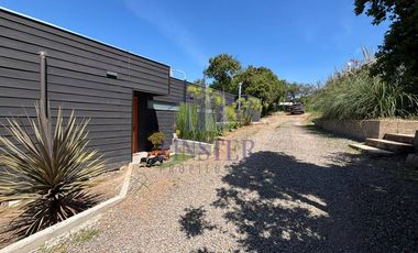 Parcela con 2 Casas y Vista Despejada en Campo Mar IV