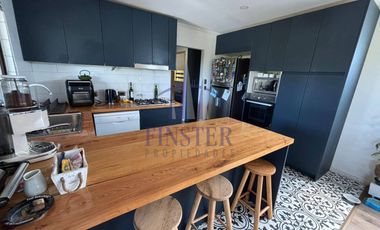 Parcela con 2 Casas y Vista Despejada en Campo Mar IV