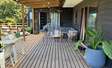 Parcela con 2 Casas y Vista Despejada en Campo Mar IV