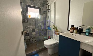 Parcela con 2 Casas y Vista Despejada en Campo Mar IV