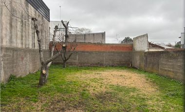 CASA 3 AMB CON PARQUE Y GGE GABOTO AL 7600