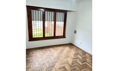 CASA 3 AMB CON PARQUE Y GGE GABOTO AL 7600