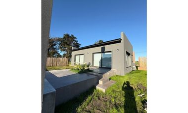 VENTA CASA MAR CHIQUITA A ESTRENAR