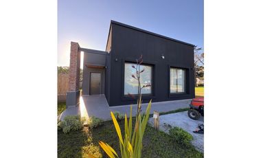 VENTA CASA MAR CHIQUITA A ESTRENAR