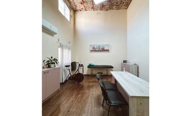 Venta Gran propiedad con 6 oficinas y patio calle España