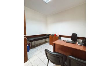 Venta Gran propiedad con 6 oficinas y patio calle España