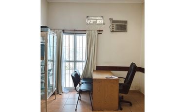 Venta Gran propiedad con 6 oficinas y patio calle España