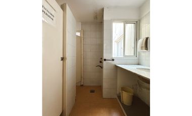 Venta Gran propiedad con 6 oficinas y patio calle España