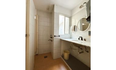 Venta Gran propiedad con 6 oficinas y patio calle España