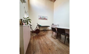 Venta Gran propiedad con 6 oficinas y patio calle España