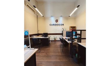 Venta Gran propiedad con 6 oficinas y patio calle España