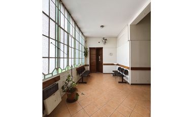 Venta Gran propiedad con 6 oficinas y patio calle España