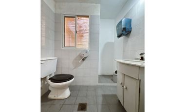 Venta Gran propiedad con 6 oficinas y patio calle España