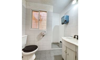 Venta Gran propiedad con 6 oficinas y patio calle España