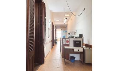 Venta Gran propiedad con 6 oficinas y patio calle España