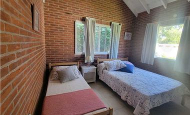 HERMOSA CASA EN ALTURA SOBRE PRINCIPAL AV. PINZÓN