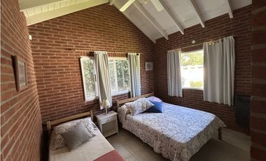 HERMOSA CASA EN ALTURA SOBRE PRINCIPAL AV. PINZÓN