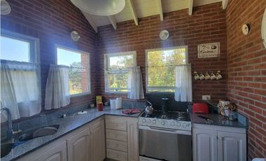 HERMOSA CASA EN ALTURA SOBRE PRINCIPAL AV. PINZÓN