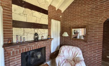 HERMOSA CASA EN ALTURA SOBRE PRINCIPAL AV. PINZÓN