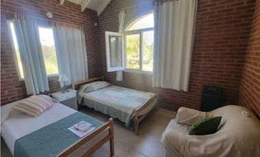 HERMOSA CASA EN ALTURA SOBRE PRINCIPAL AV. PINZÓN