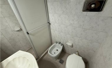 TRES AMB CON BALCON SALIENTE