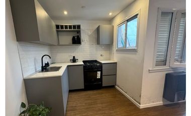 VENTA PH 2 AMBIENTES DE CATEGORIA RECICLADO - ZONA LA PERLA