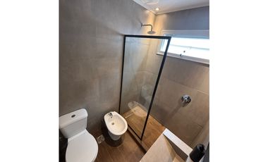 VENTA PH 2 AMBIENTES DE CATEGORIA RECICLADO - ZONA LA PERLA