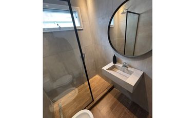 VENTA PH 2 AMBIENTES DE CATEGORIA RECICLADO - ZONA LA PERLA