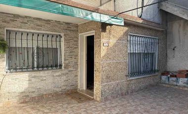 Casa PH en venta en Villa Dominico