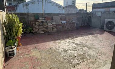 Casa PH en venta en Villa Dominico