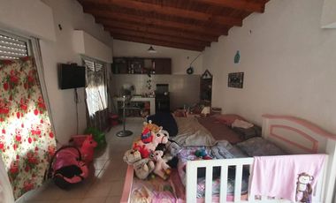 Casa PH en venta en Lanus Oeste