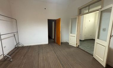 Casa PH en venta en Valentin Alsina