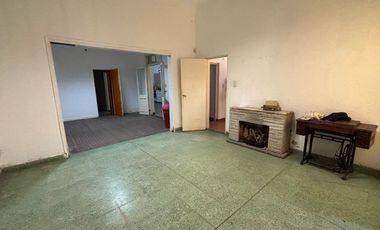 Casa PH en venta en Valentin Alsina