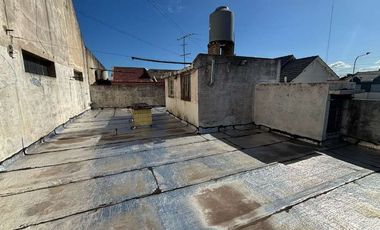 Casa PH en venta en Valentin Alsina