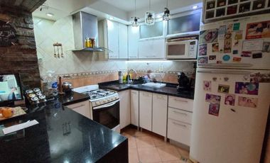 Casa PH en venta en Lanus Oeste