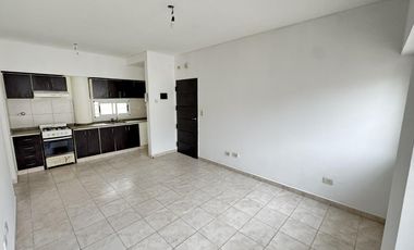 Departamento en alquiler en Remedios de Escalada Oeste