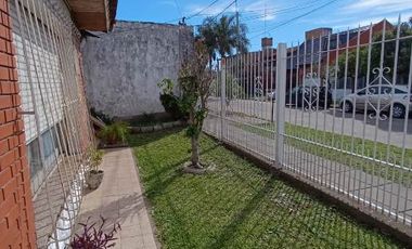 Casa en alquiler en Isidro Casanova