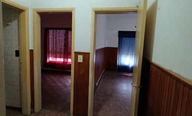 Casa en alquiler en Isidro Casanova