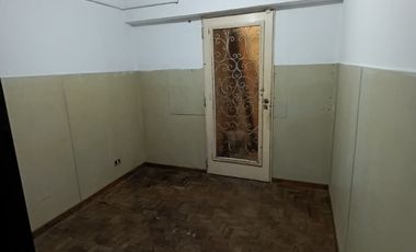 Casa en alquiler en Isidro Casanova