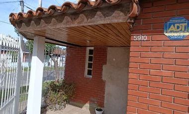 Casa en alquiler en Isidro Casanova