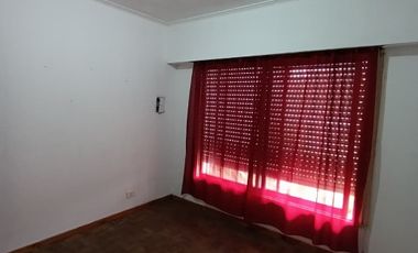 Casa en alquiler en Isidro Casanova