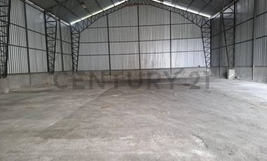 Se Alquila Bodega con ofcinas y patio para maniobras, via a Daule, KariG