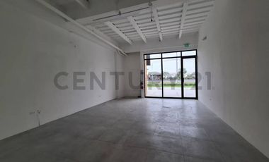 Local comercial en Plaza Savali, Km 4.5 via a Salitre - KariG