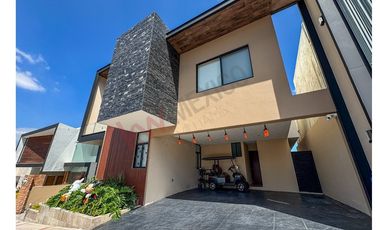 Casa en Venta, San Luis Potosi, Majestuosa Residencia en Club de Golf La Loma, recamara en planta baja