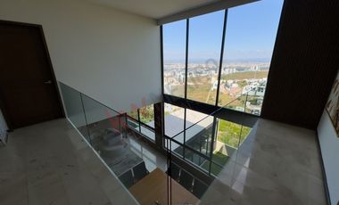 Casa en Venta, San Luis Potosi, Majestuosa Residencia en Club de Golf La Loma, recamara en planta baja