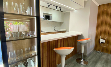CASA CON 6D, 3B, 3E, Y ADICIONAL UN DEPTO
