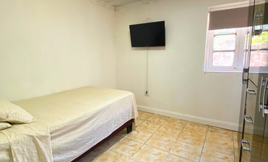 CASA CON 6D, 3B, 3E, Y ADICIONAL UN DEPTO