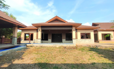 Single-storey detached house for sale With swimming pool, good location, convenient transportation, easy to get in and out, suitable for large familie